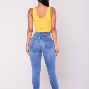 Sexy high waisted jeans for the thick